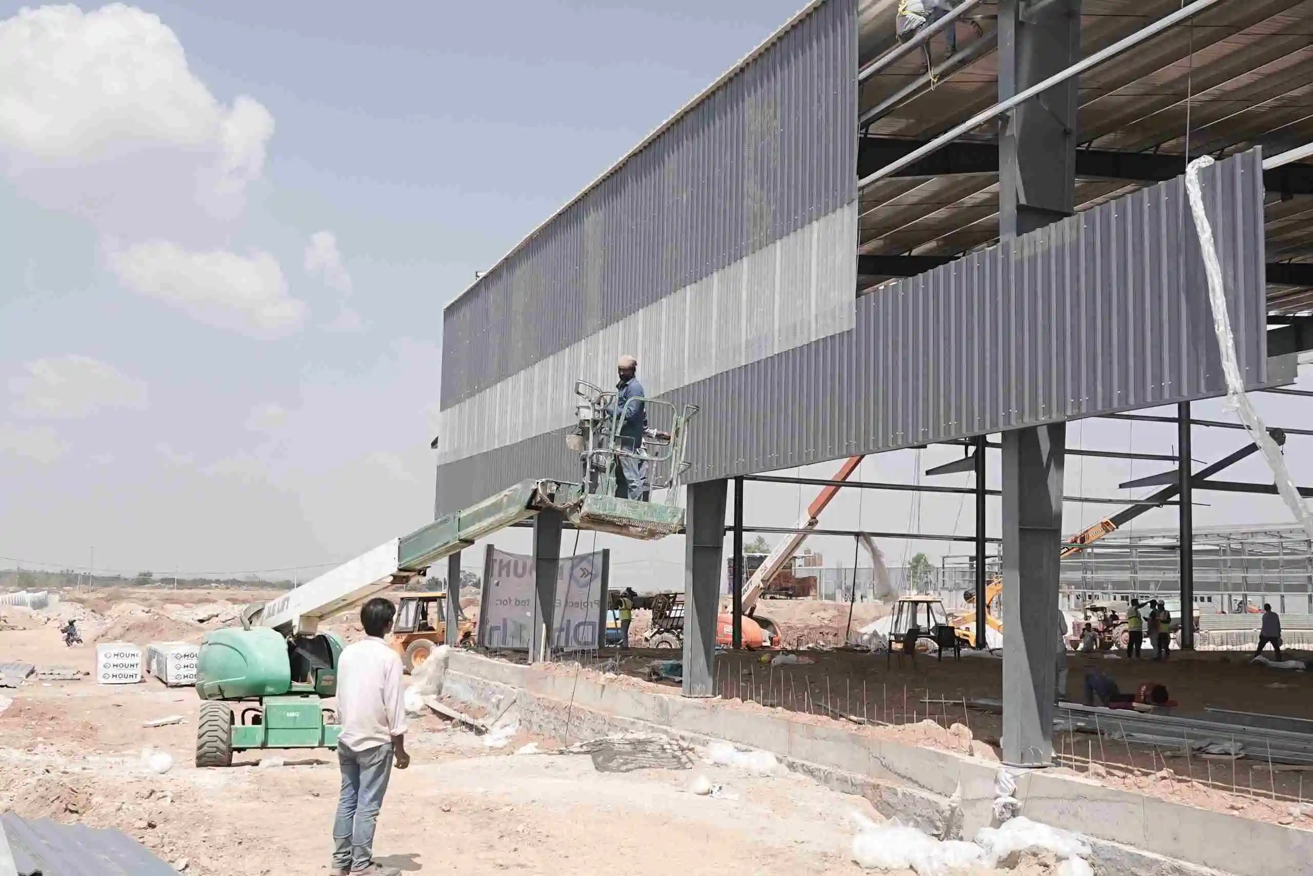 Steel columns corrected with necessary supports - MOUNT ROOF